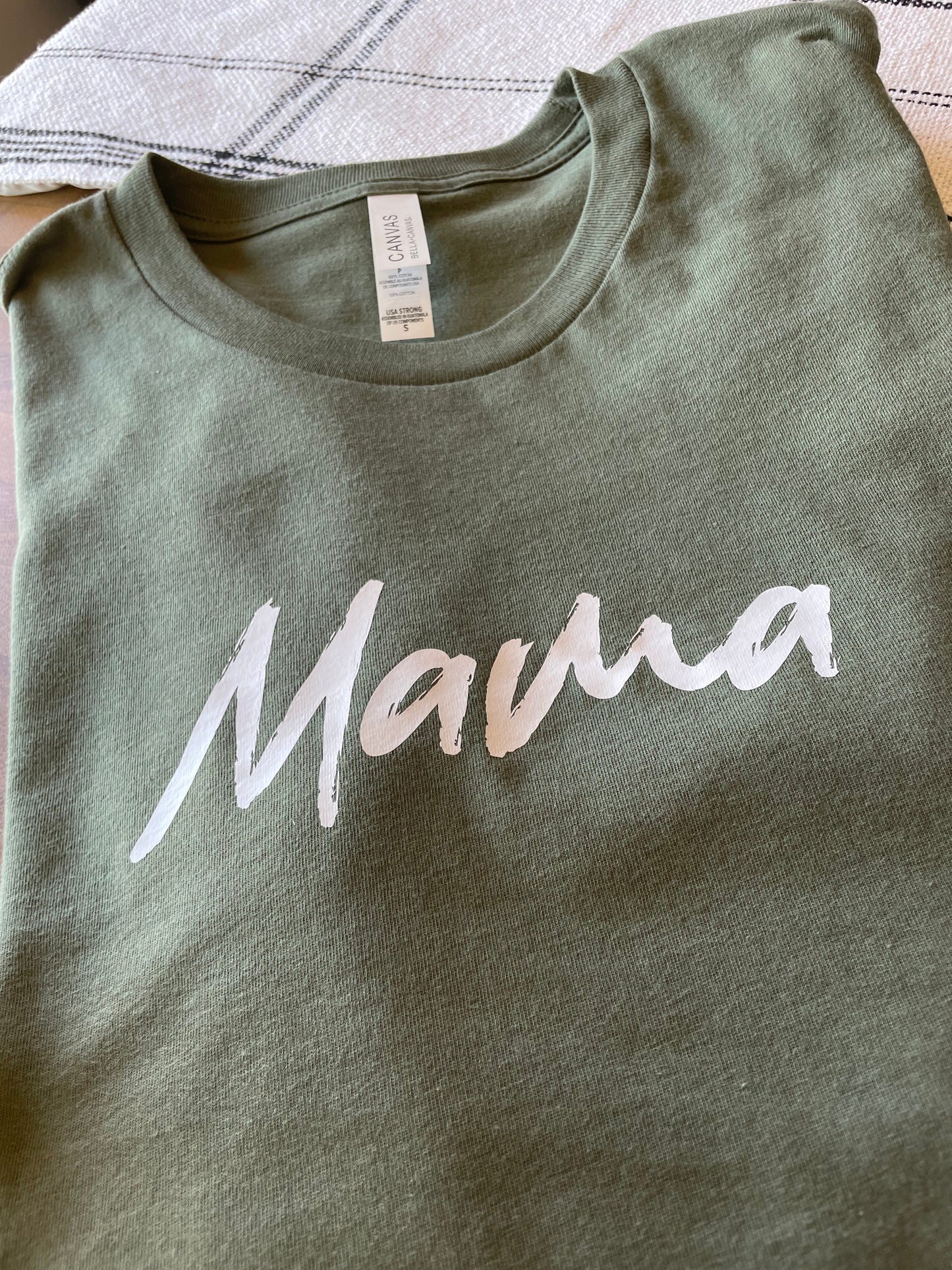 Mama - T-Shirt - folded - unclose detail view - stylized